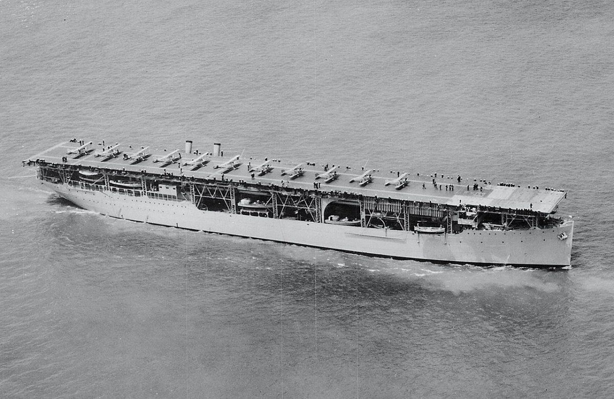1280px USS Langley CV 1 underway in June 1927 cropped
