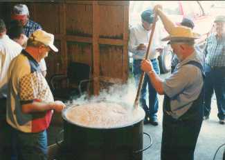 2stirring iron pot