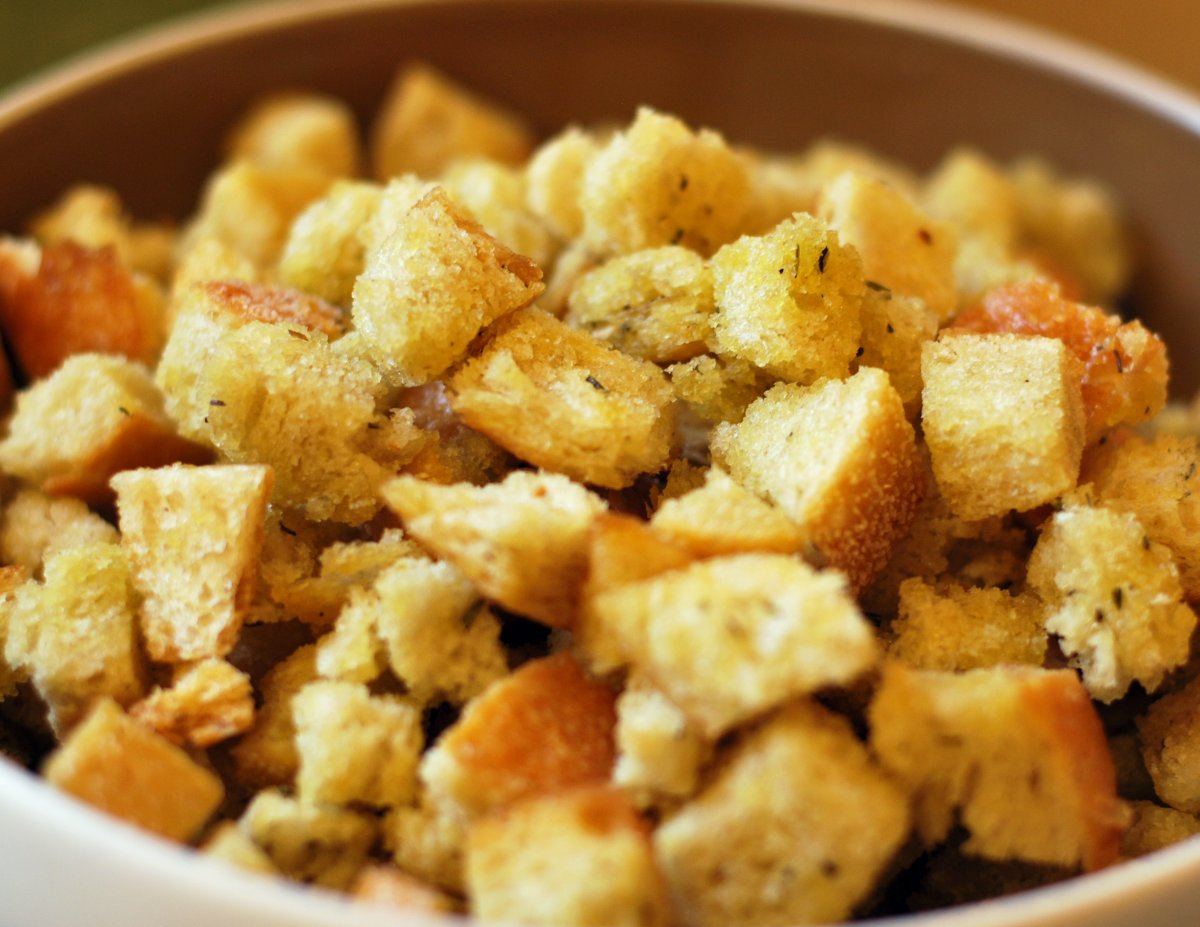 41913 GarlicHerbCroutons 1