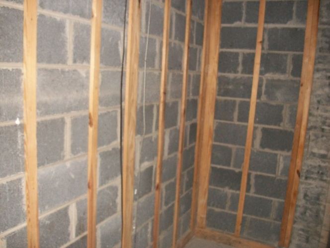 61211d1354251144 insulating basement wall 1 furring strips 002