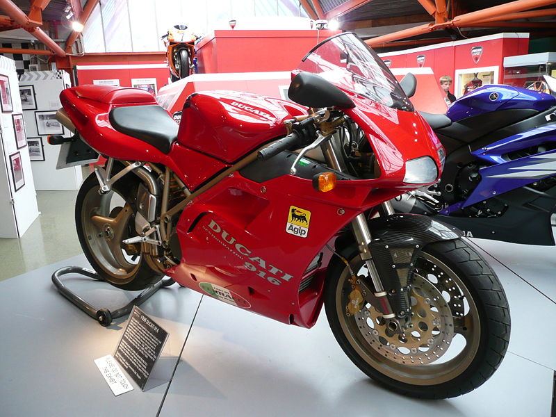 916