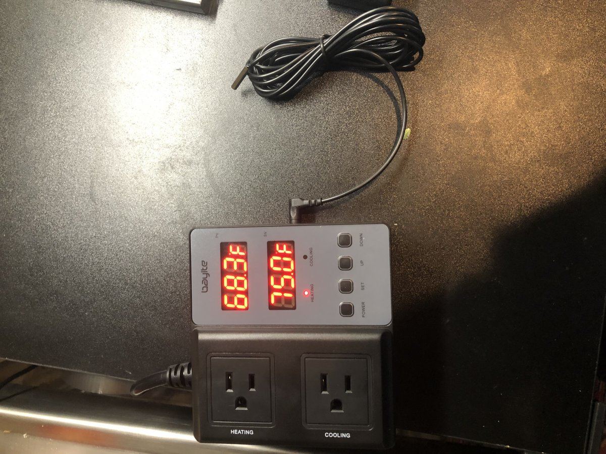 Bay lite heating and cooling controller