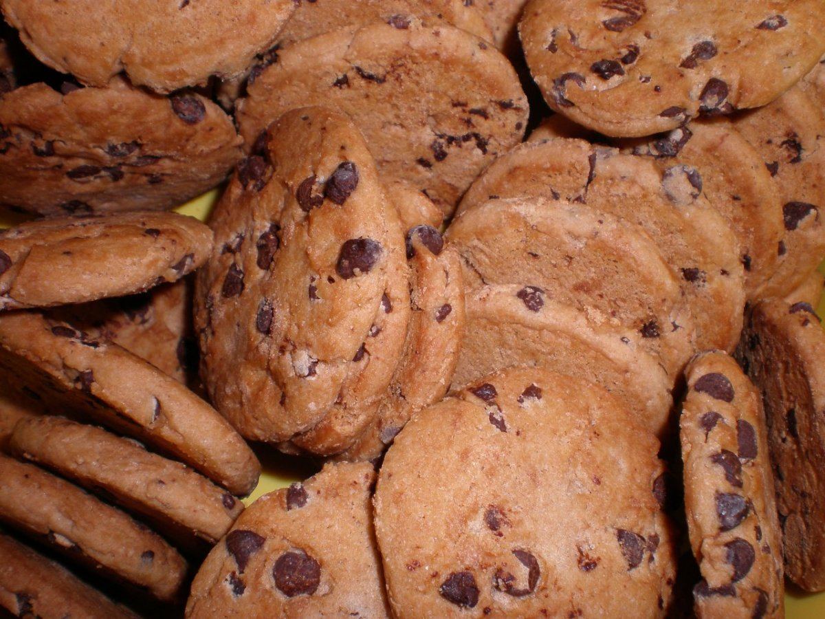 Chips Ahoy regular chocolate chip cookies
