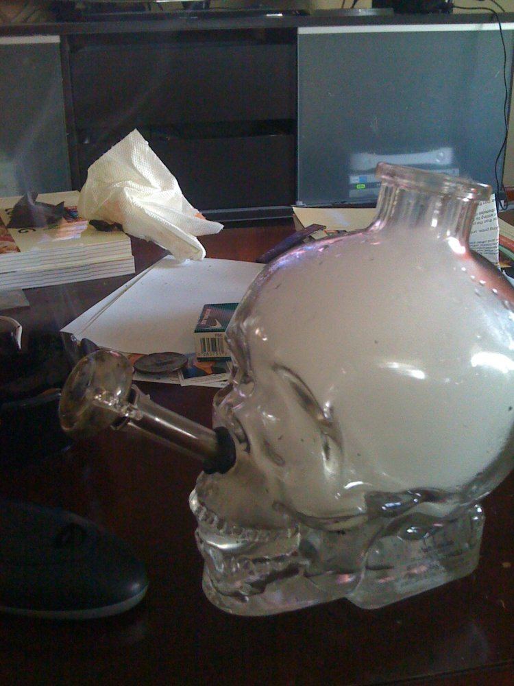 Crystal skull bong 2