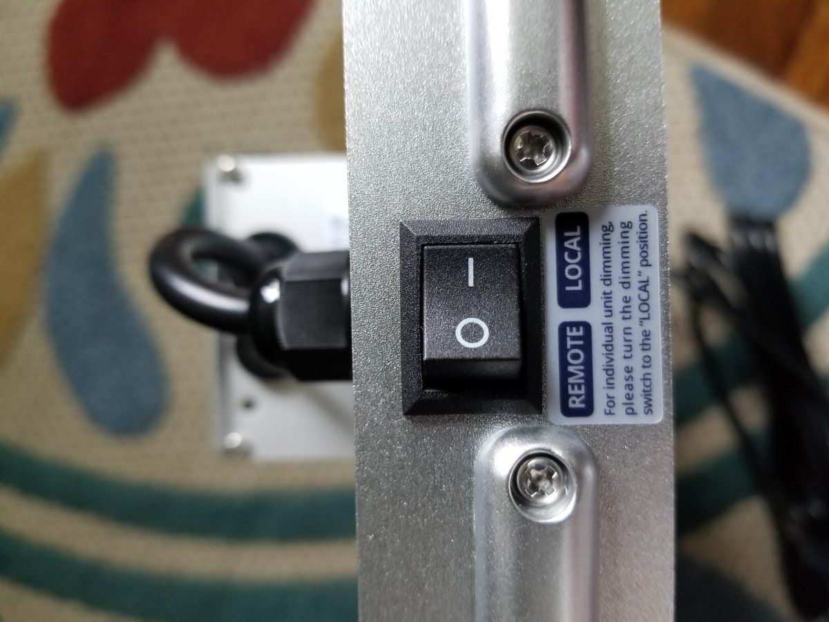 Daisy chain switch