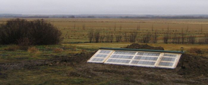 Earth sheltered greenhouse