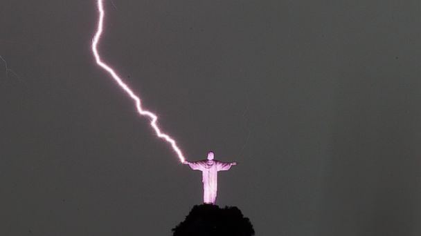 EPA lightning strikes christ the redeemer statue 51179501 jt 140118 16x9 608