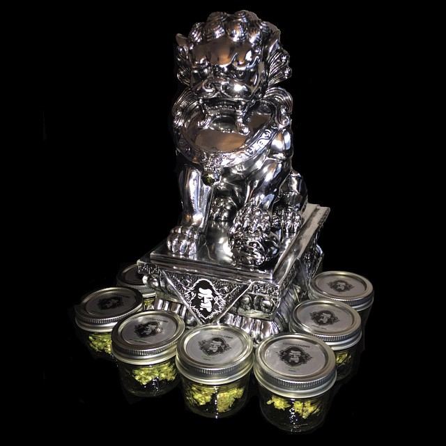 Foodogstatue2 n