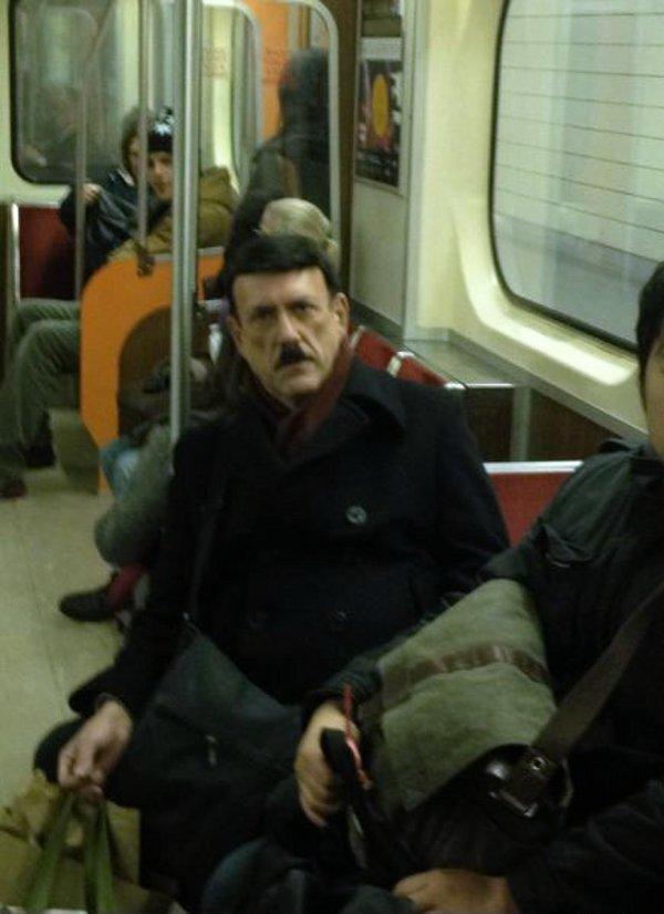 Hitler doppelgaenger in der u bahn
