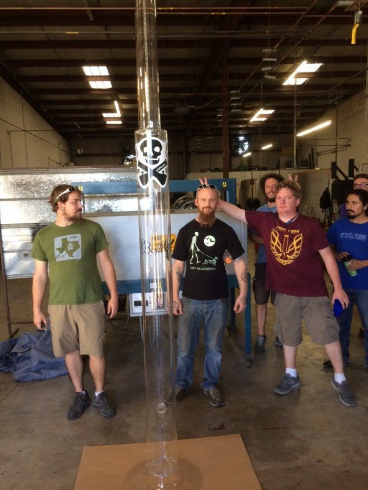 Introducing the largest borosilicate glass bong in the world 3