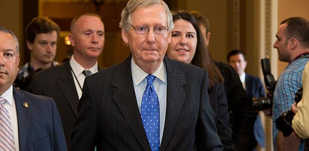 MitchmcConnellgettinggoosed