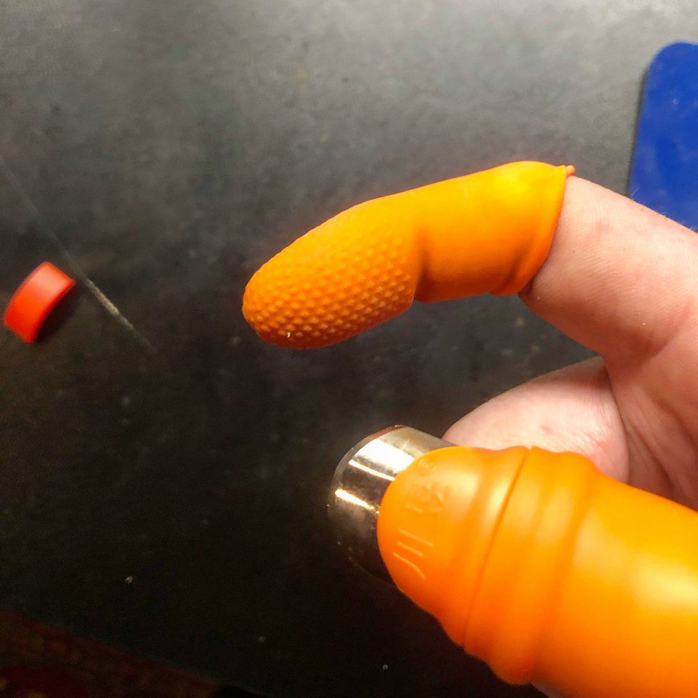 New style to me defoliation thumb knife