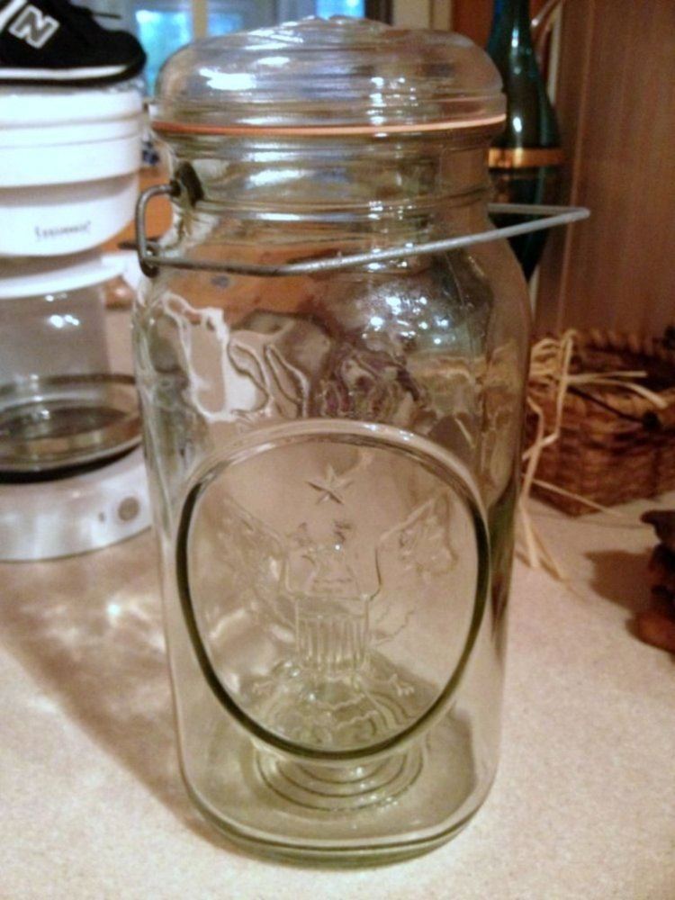 Pickle jar
