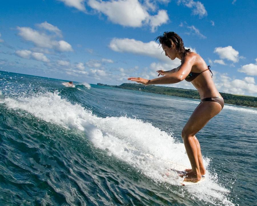 Surfergirl backwards noserider