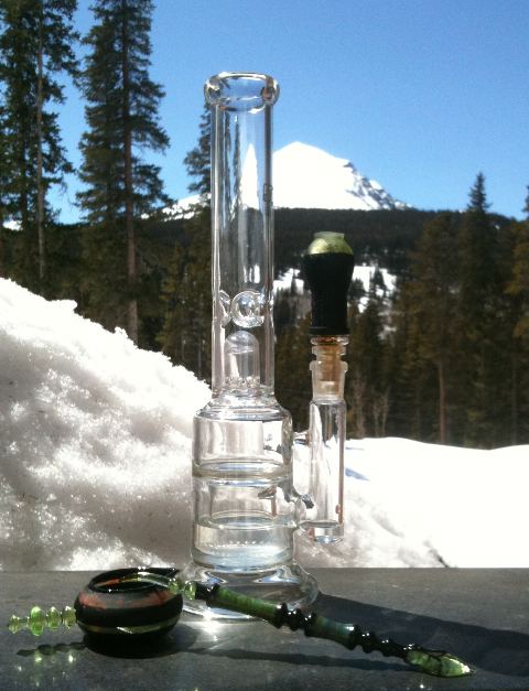 Syn with gloabe dabber and dish shot