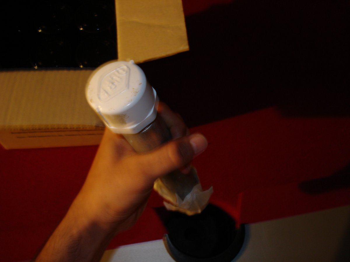 The tube 004