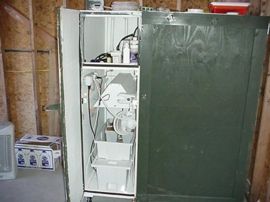 diy-grow-cabinet-texas-style-3.jpg