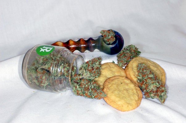 cookiesnbud2.jpg
