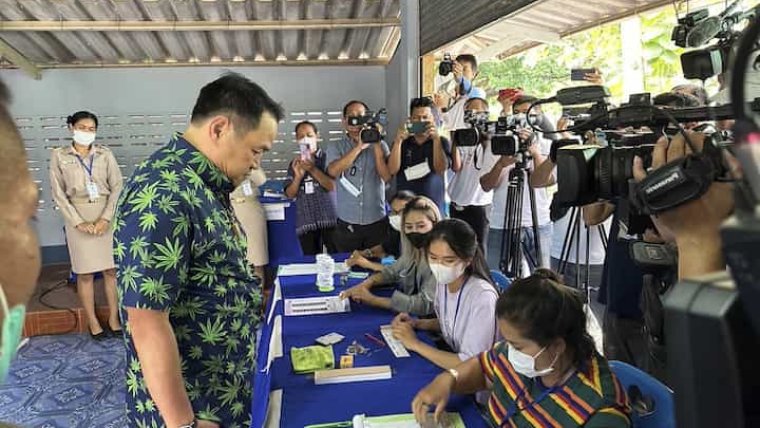 Thai PM Contender Turns Heads: Voting Boldly in Marijuana-Print Shirt