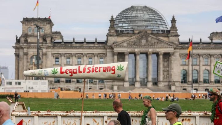 German Cabinet approves liberalization of cannabis possession