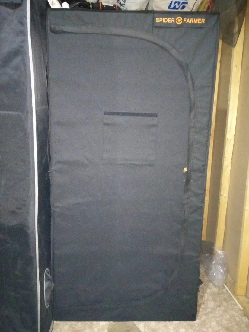 Adventures with the   spider farmer sf90x90cm 3x3x6 grow tent